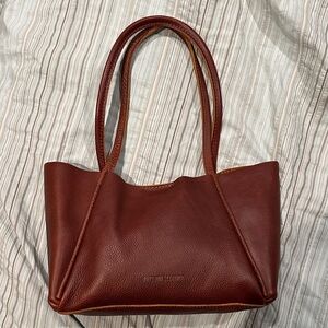 GIFTABLE condition 
BRAND NEW Portland Leather Medium Verona Tote Bag in Nutmeg